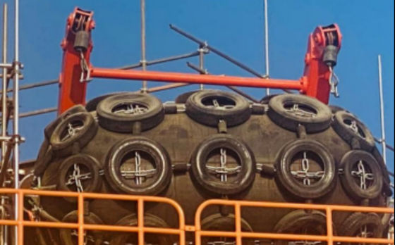 Fender Crane dla terminalu morskiego