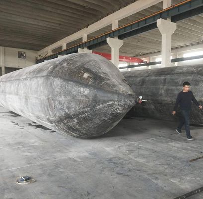 Podnoszenie statków i rolowanie morskiej gumowej poduszki powietrznej 1,5 mx 18 m